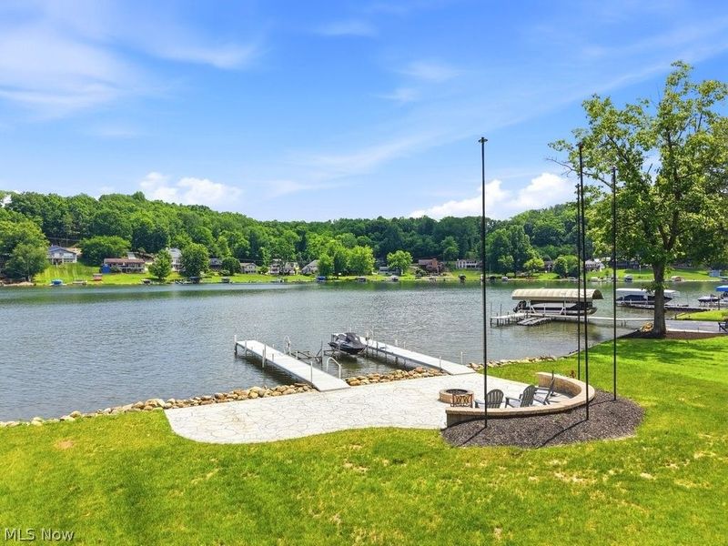160 W Mohawk Drive , Malvern, OH 44644 Photo 3