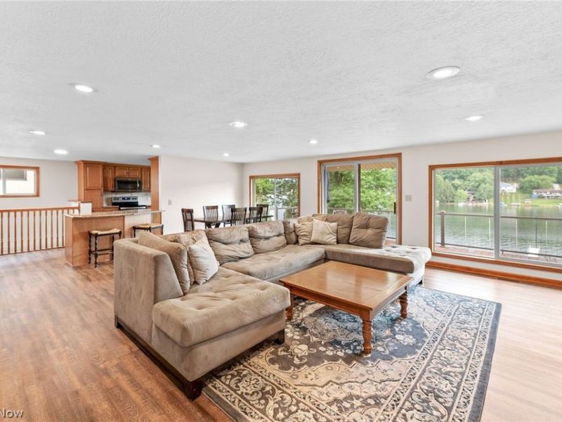 160 W Mohawk Drive , Malvern, OH 44644 Photo 6