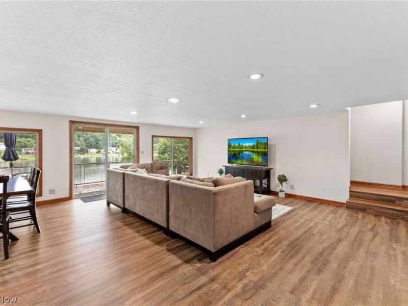 160 W Mohawk Drive , Malvern, OH 44644 Photo 7