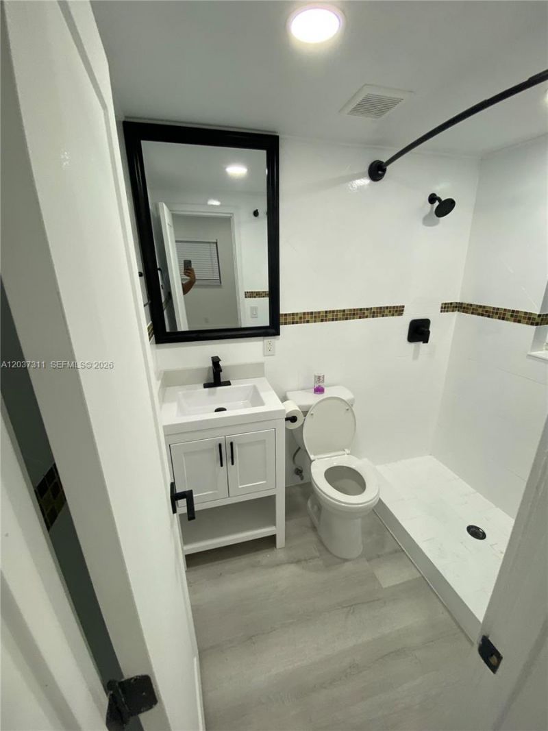 3071 SW 27th Ave , Unit 4, Miami, FL 33133 Photo
