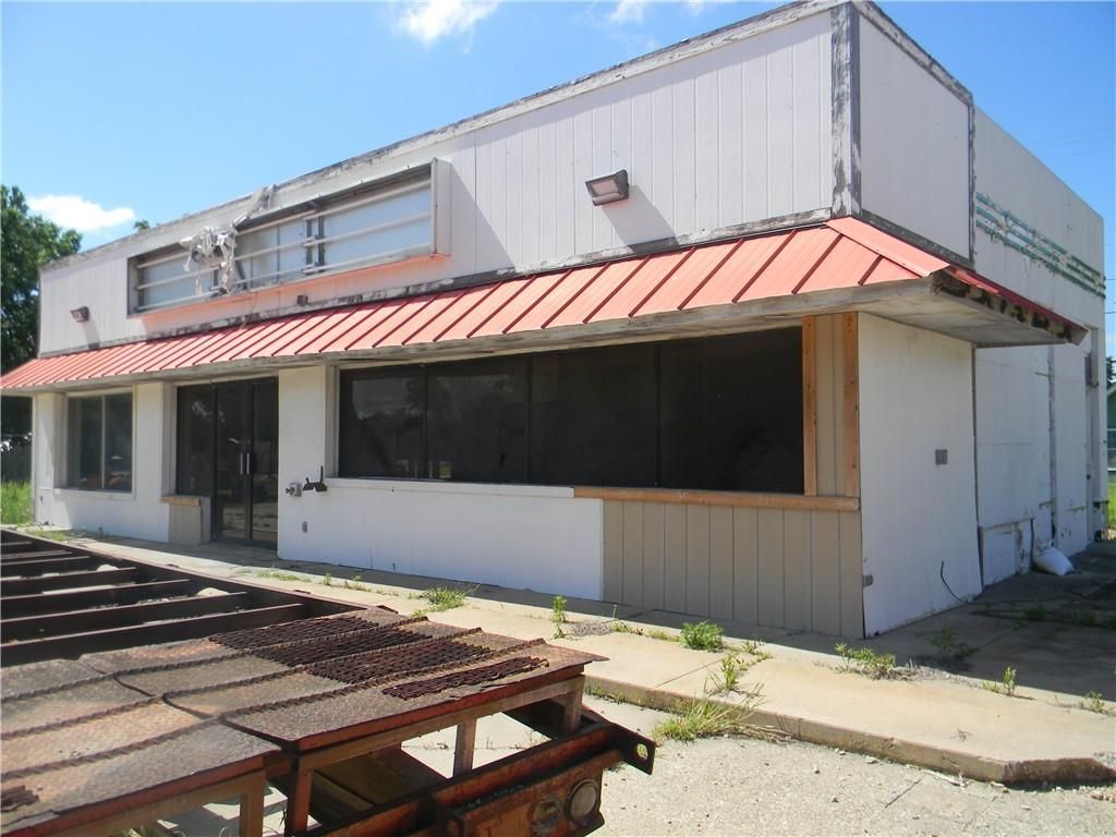 201 W Mary Street, Yates Center, KS 66783 Main Photo