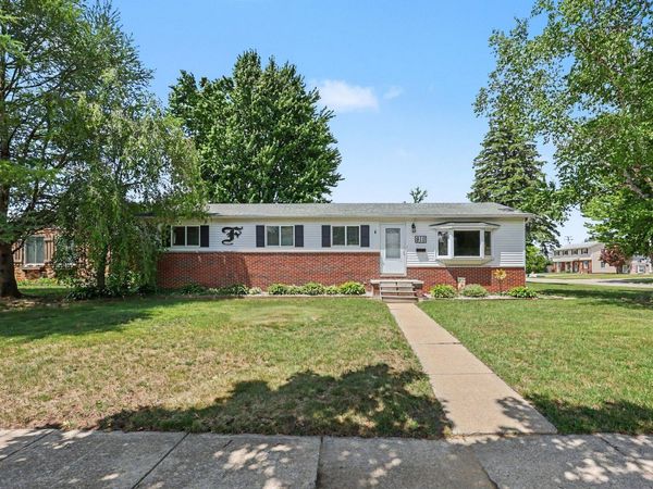 810 Indiana Avenue, Marysville, MI 48040
