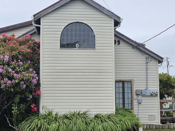 1433 NW 17th St, Lincoln City, OR 97367