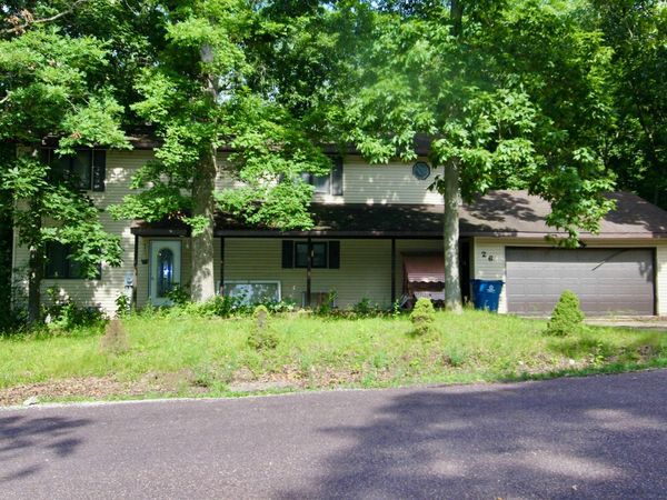 26 ESSEX Avenue, Mackinaw, IL 61755