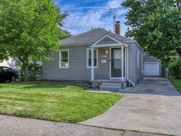 18777 Kingsville Street, Harper Woods, MI 48225