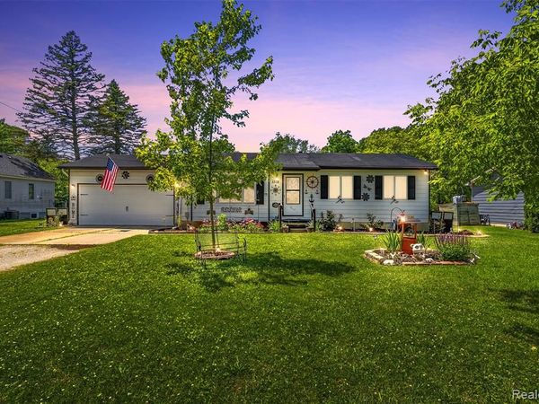 1378 Roat Court , Burton, MI 48509