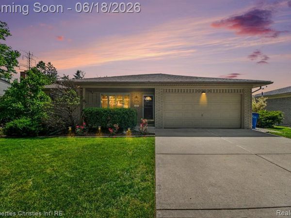 32916 Cambridge Drive, Warren, MI 48093
