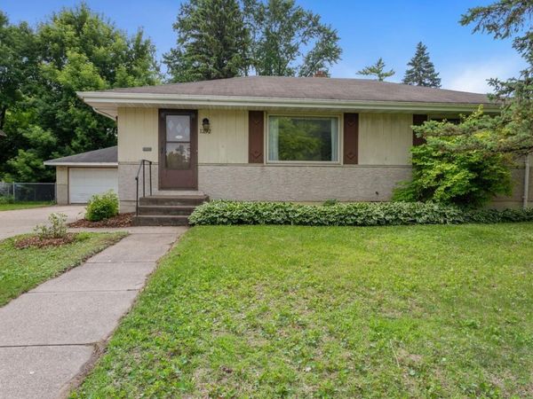 1292 County Road B W, Roseville, MN 55113