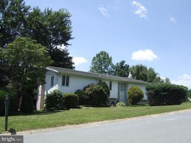 1137 HERMOSA AVENUE , LANCASTER, PA 17601