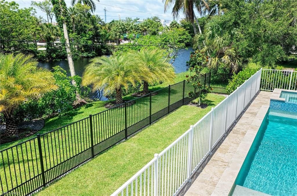 1114 6th Ln N, Naples, FL 34102 Photo