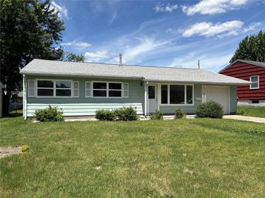 272 Peace Avenue NW, Cedar Rapids, IA 52405