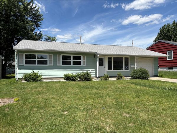272 Peace Avenue NW, Cedar Rapids, IA 52405