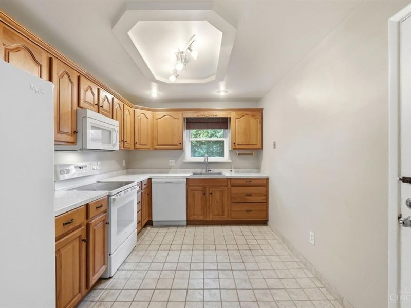 5594 Sunnywoods Lane, Green Township, OH 45239 Photo 10