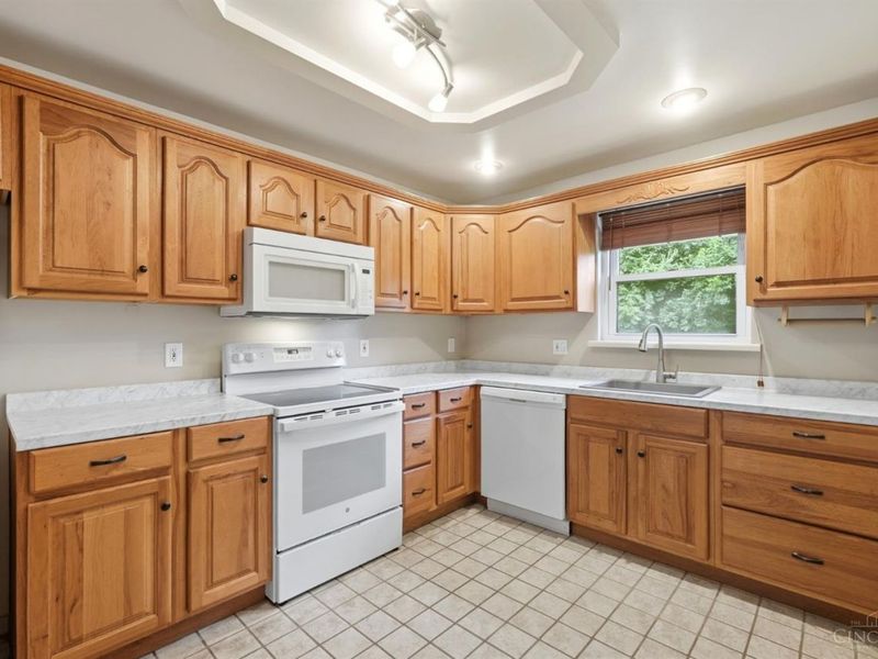 5594 Sunnywoods Lane, Green Township, OH 45239 Photo 11