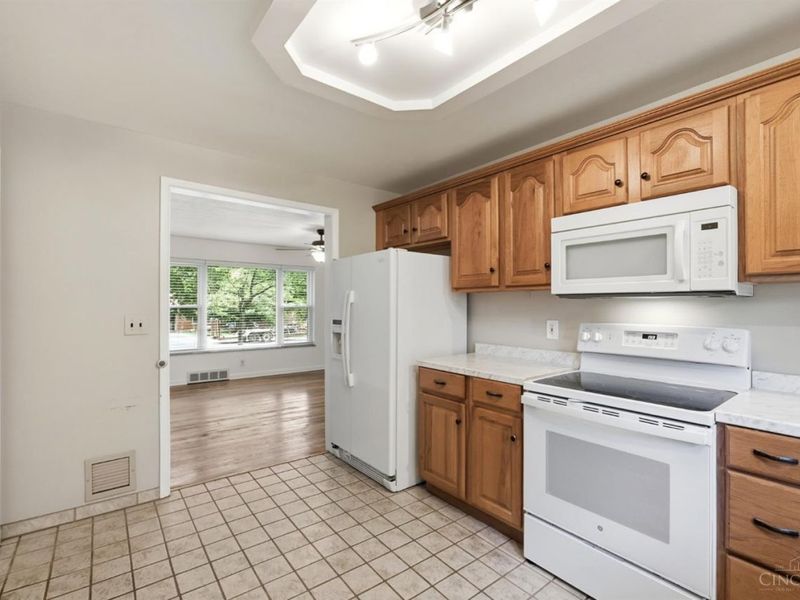 5594 Sunnywoods Lane, Green Township, OH 45239 Photo 12