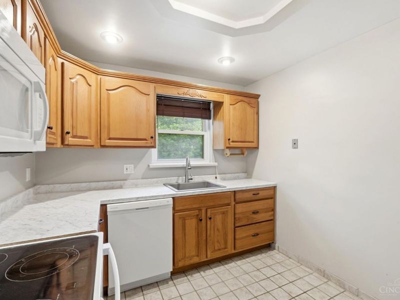 5594 Sunnywoods Lane, Green Township, OH 45239 Photo 13