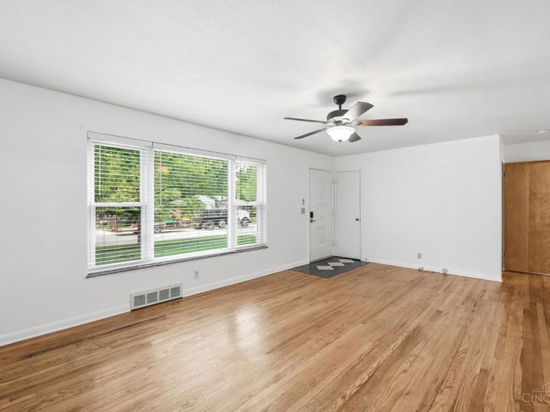 5594 Sunnywoods Lane, Green Township, OH 45239 Photo 7