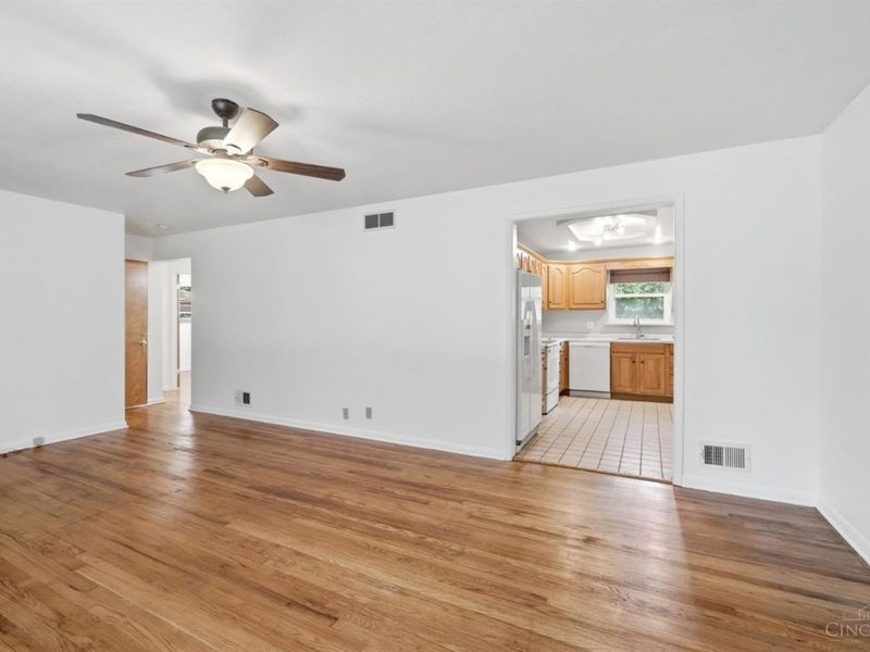 5594 Sunnywoods Lane, Green Township, OH 45239 Photo 8