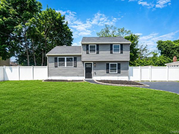 610 Americus Avenue , East Patchogue, NY 11772