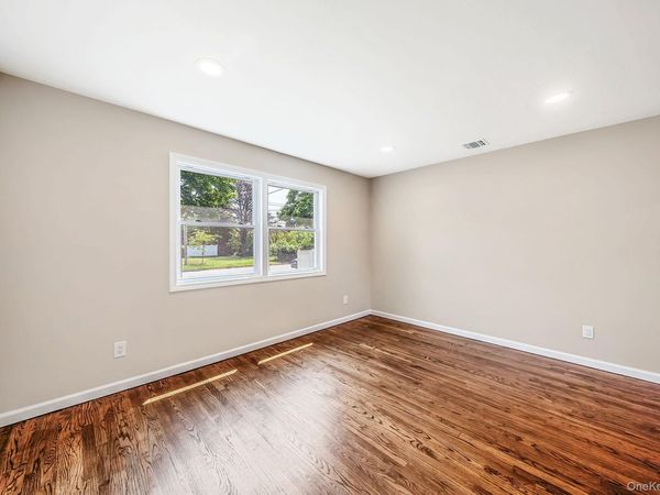 610 Americus Avenue , East Patchogue, NY 11772