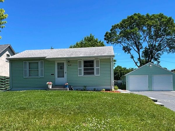 8519 Stevens Avenue S, Bloomington, MN 55420