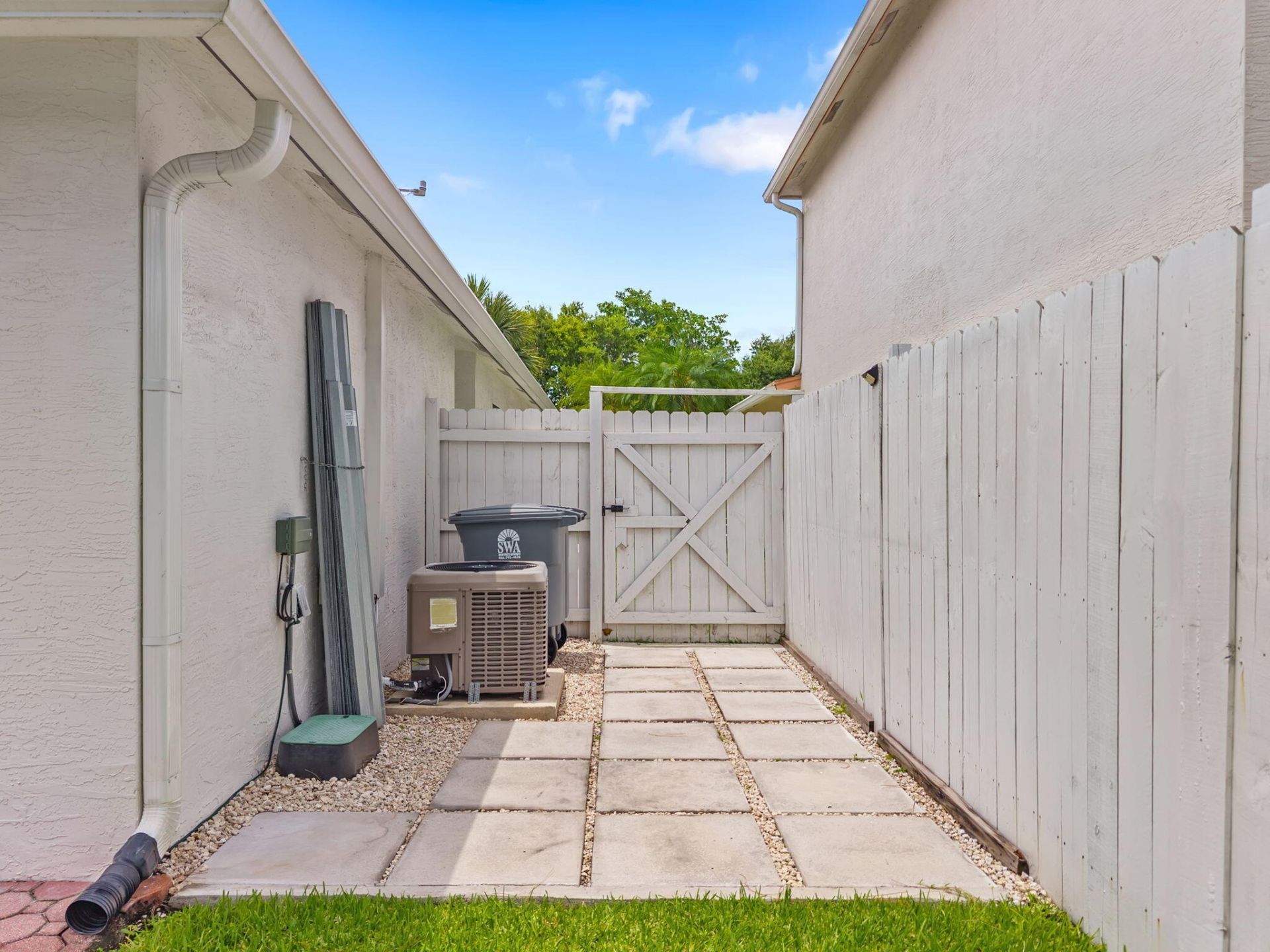 6196 Azalea Circle, West Palm Beach, FL 33415 Photo