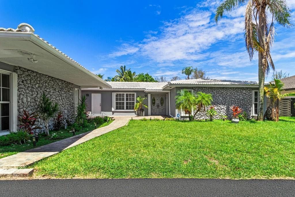 19885 NE 22nd Avenue, Miami, FL 33180 Photo
