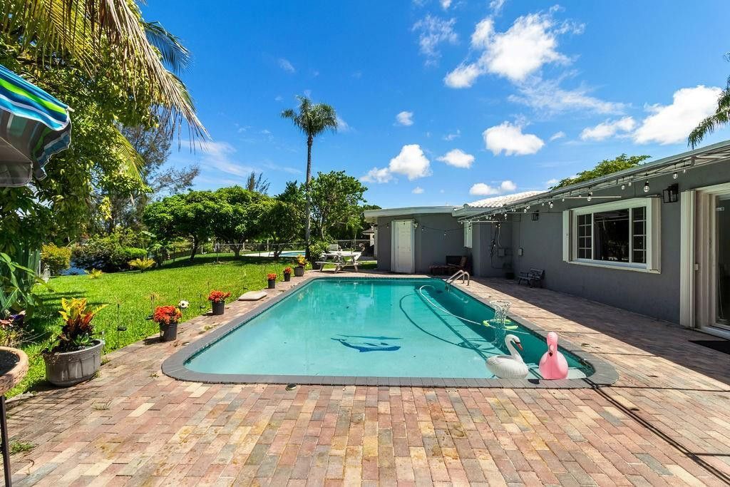 19885 NE 22nd Avenue, Miami, FL 33180 Photo