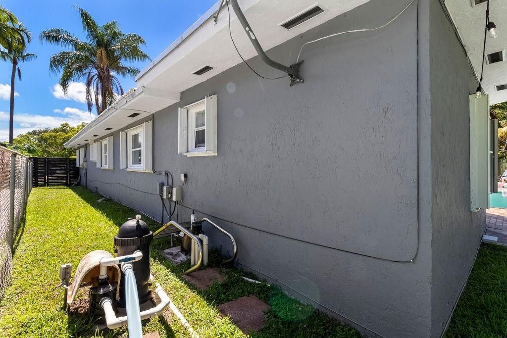 19885 NE 22nd Avenue, Miami, FL 33180 Photo