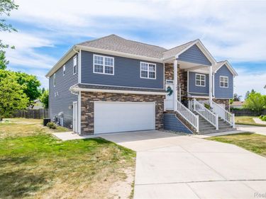 145 Whispering Pines Drive, Fenton, Mi 48430