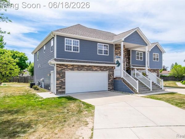 145 Whispering Pines Drive , Fenton, MI 48430