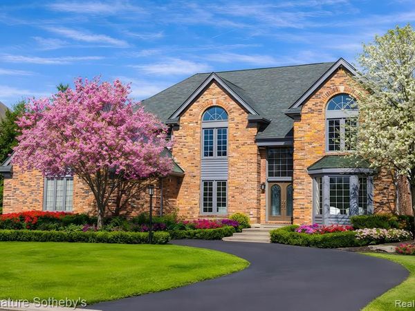 2532 Cedar Brook Court , Rochester Hills, MI 48309