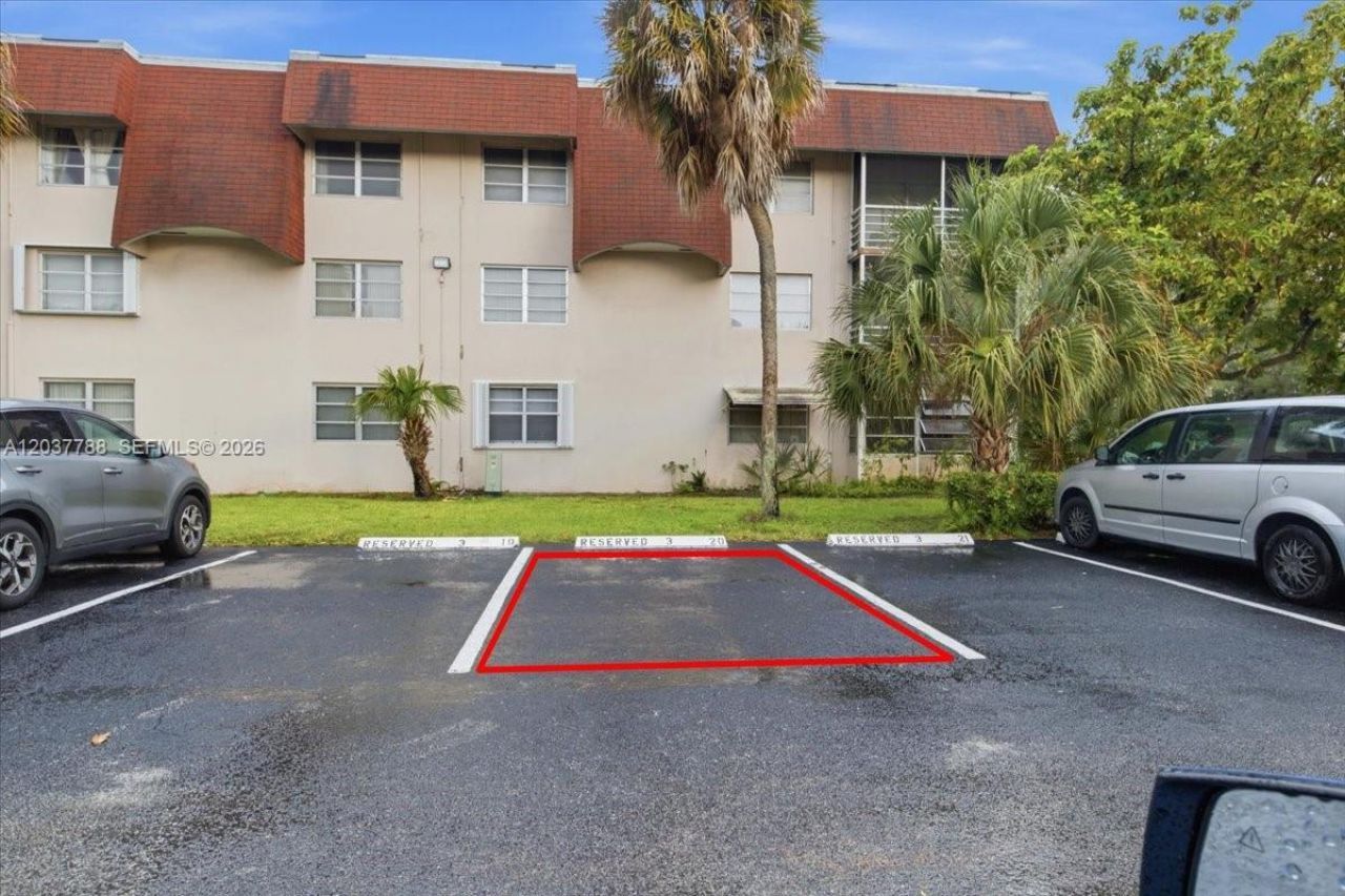 3071 NW 47th Ter, Unit 227, Lauderdale Lakes, FL 33313 Photo