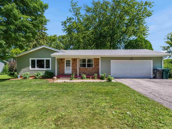 W9076 Heritage Hills Road, Beaver Dam, WI 53916