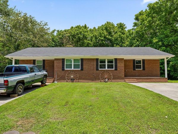 555 E Garden Farm Road , Rossville, GA 30741