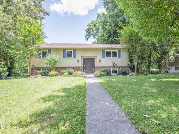 7512 Luscombe Drive, Knoxville, TN 37919