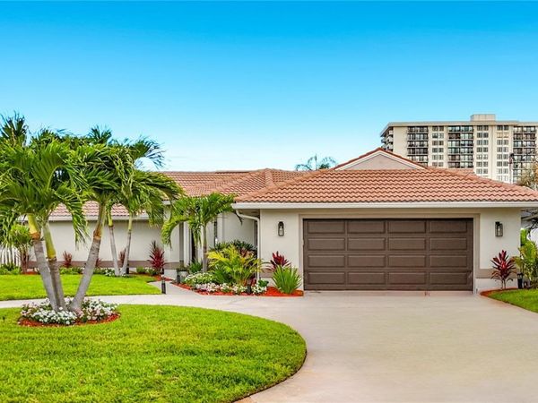 324 LEEWARD ISLAND, CLEARWATER BEACH, FL 33767