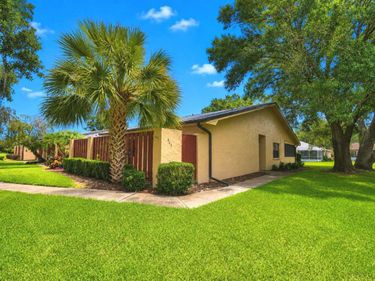 645 BROADMOOR CIRCLE , Unit 645, WINTER HAVEN, FL 33884