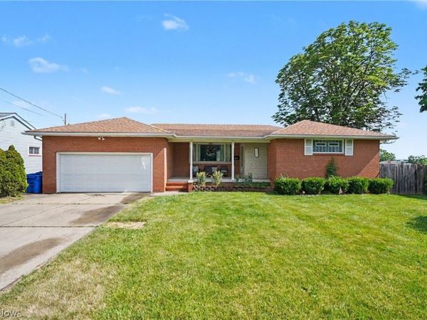 577 Geneva Avenue , Struthers, OH 44471