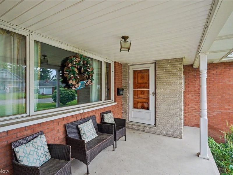 577 Geneva Avenue, Struthers, OH 44471 Photo 2