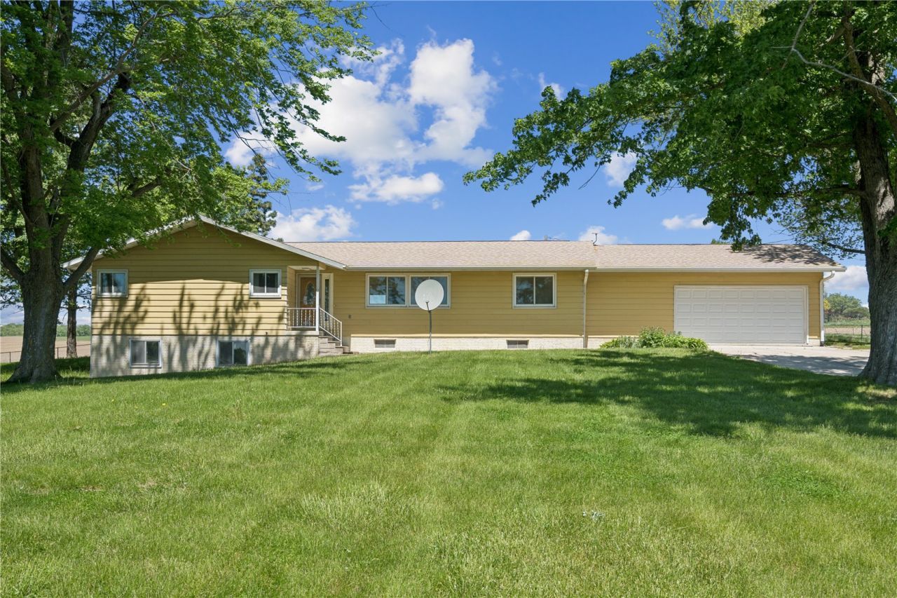 1347 Pp Avenue, Marengo, IA 52301 Main Photo