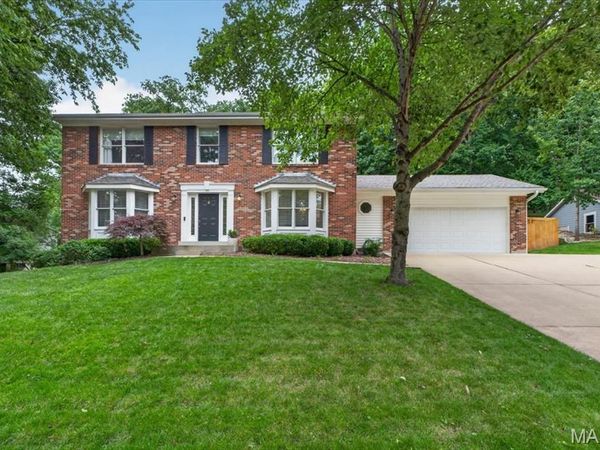 14852 Greenleaf Valley Drive, Chesterfield, MO 63017