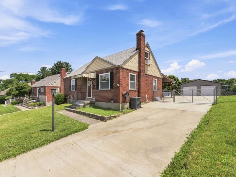 8546 Darnell Avenue, Sycamore Township, OH 45236 Photo 3