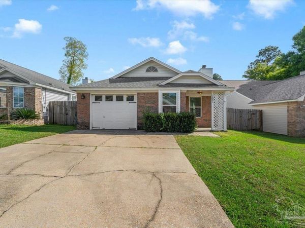 2081 Cambridge Cir, Pensacola, FL 32514
