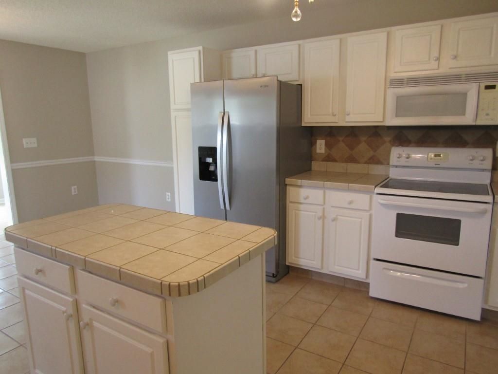 2208 Seaford Dr.  Photo 9