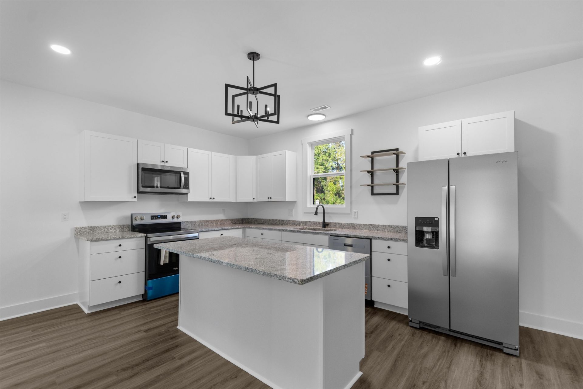 210 N Morgan Ave.  Photo 10