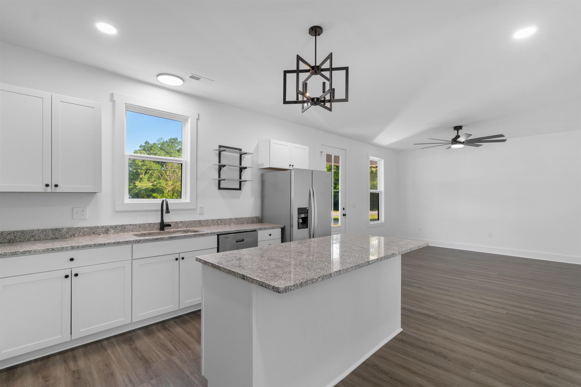210 N Morgan Ave.  Photo 11