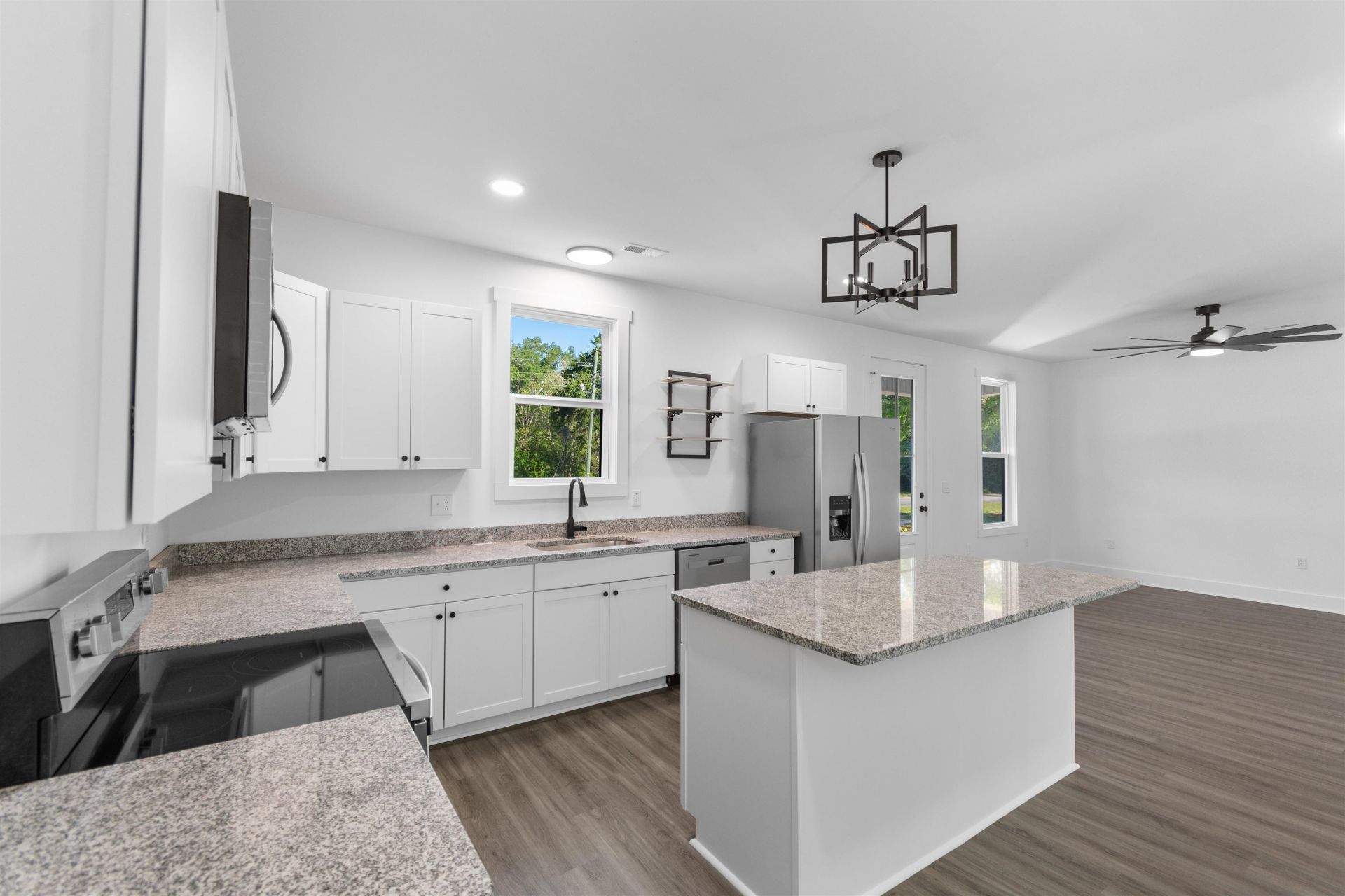 210 N Morgan Ave.  Photo 12