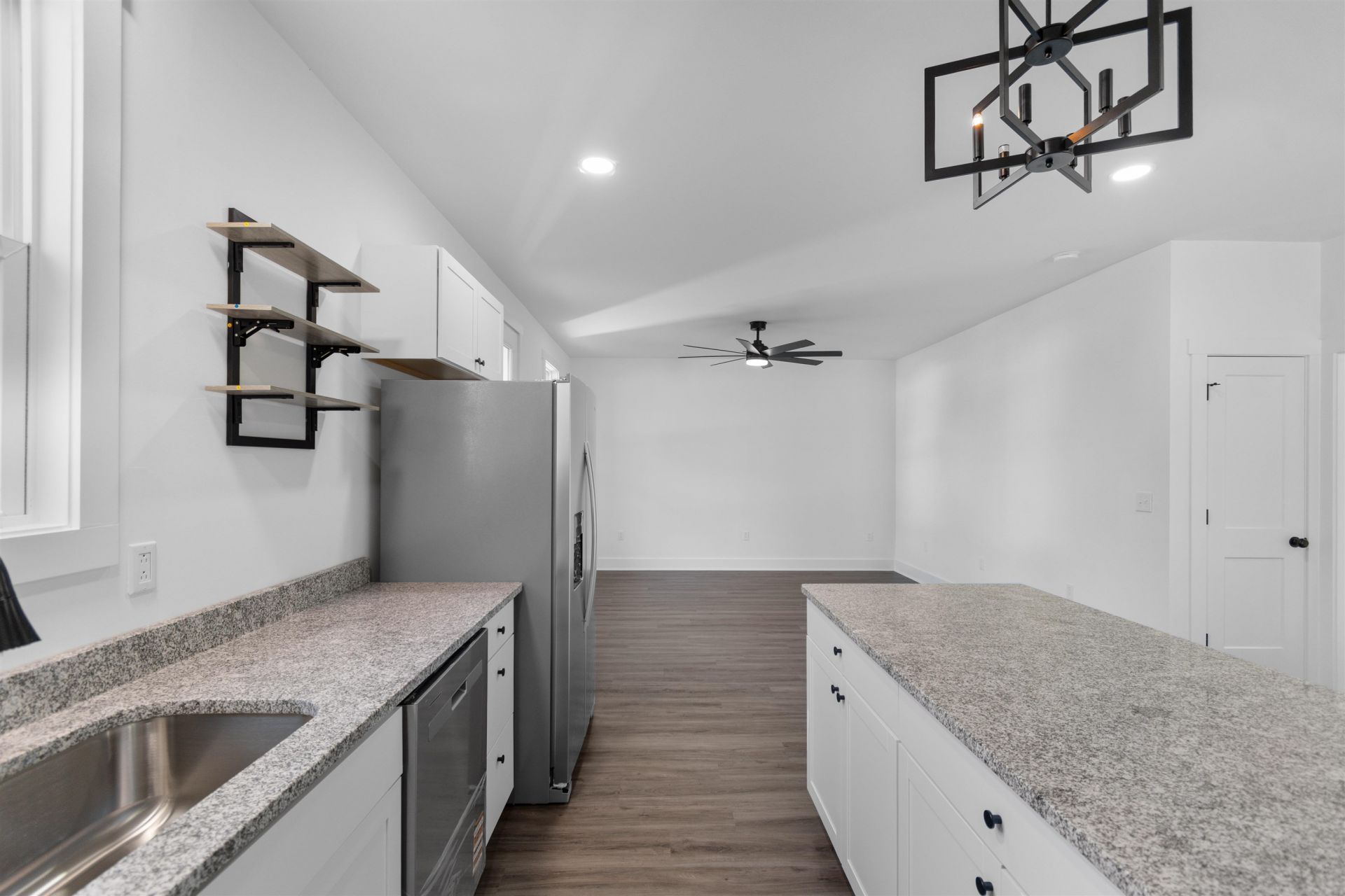 210 N Morgan Ave.  Photo 13