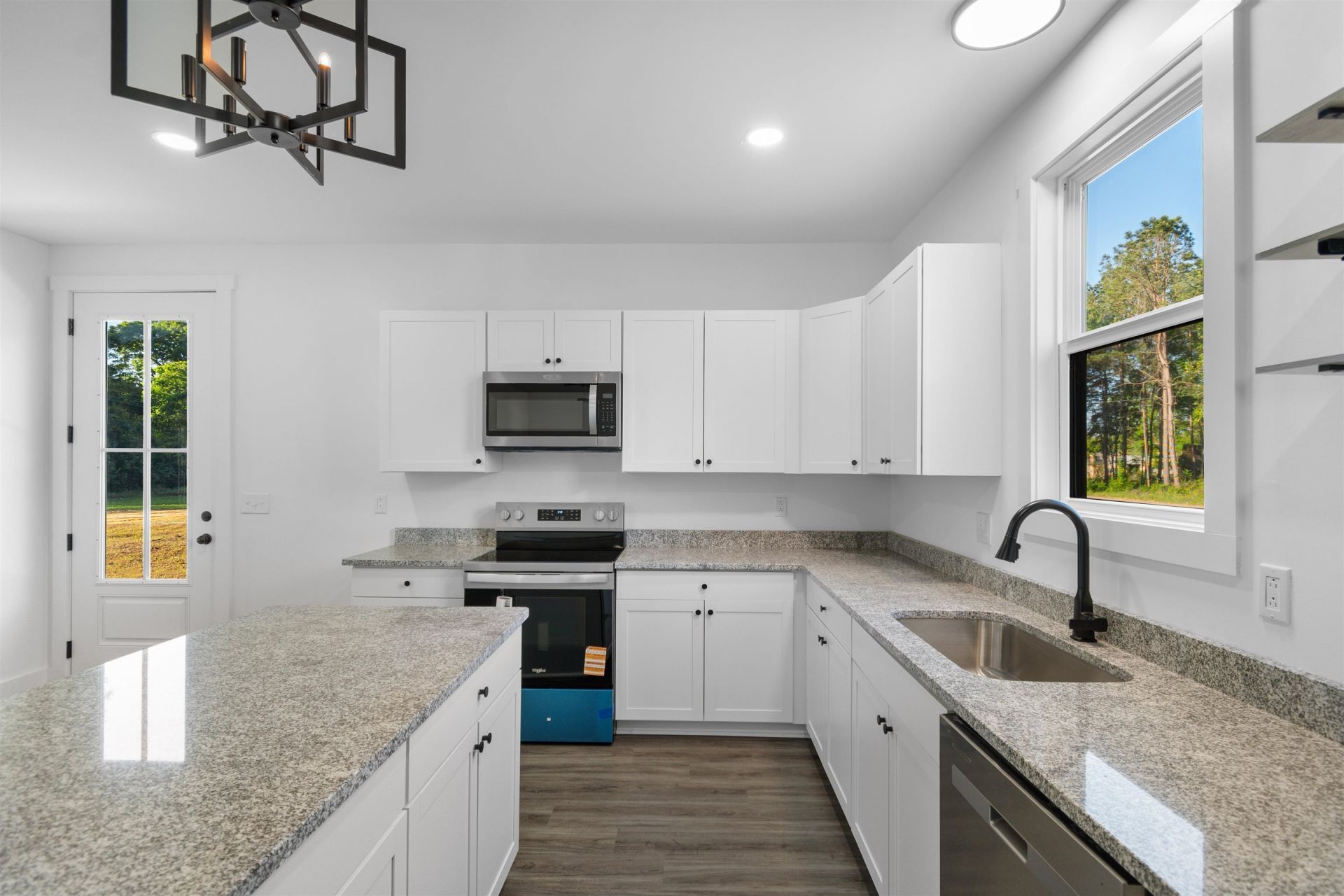 210 N Morgan Ave.  Photo 14